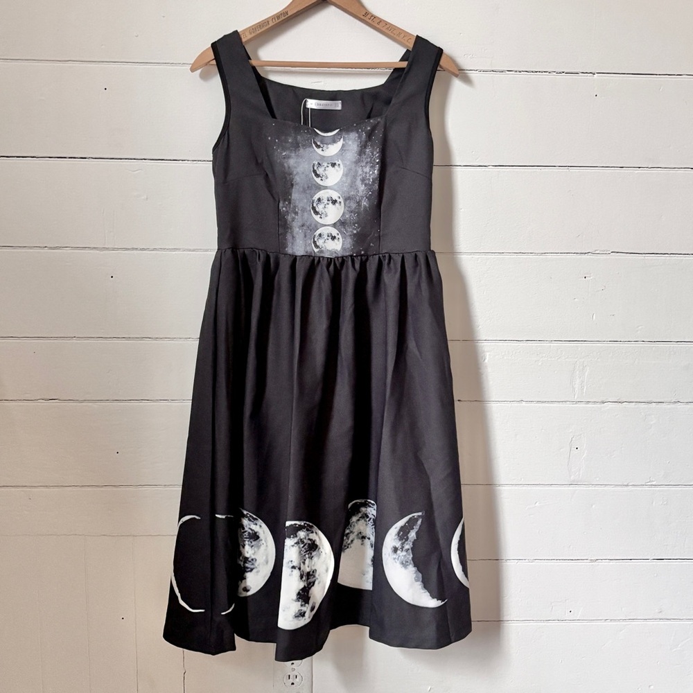 NWT Dressfo Woman’s Black Sleeveless Moon Phases Midi Sundress Size 6 Medium